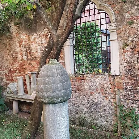 Garden Ca' Rezzonico 베니스
