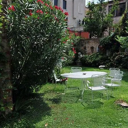 Garden Ca' Rezzonico Appartement
