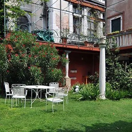 Garden Ca' Rezzonico Lägenhet *