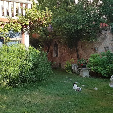 Lägenhet Garden Ca' Rezzonico *