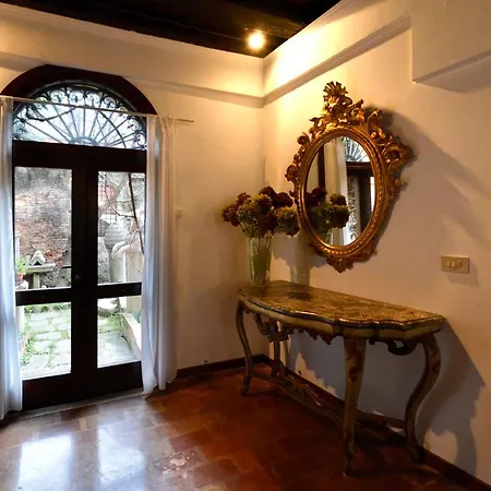 Garden Ca' Rezzonico Appartement